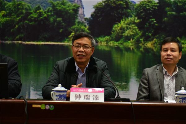 副校长钟瑞添致辞