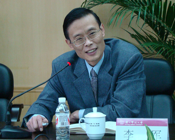 国务院学位委员会办公室副主任李军讲话。