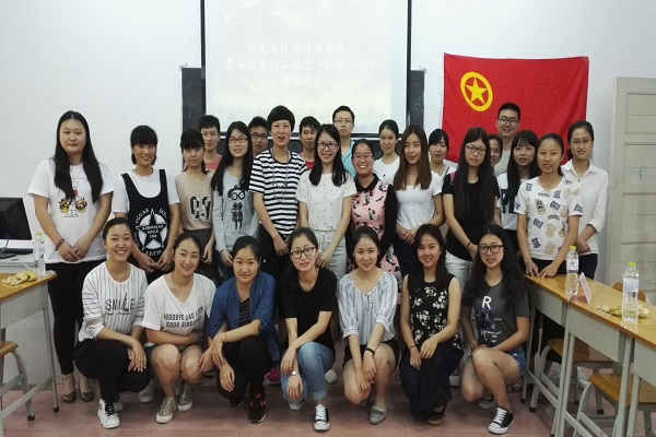 文旅学院“两学一做”主题座谈会全体合影