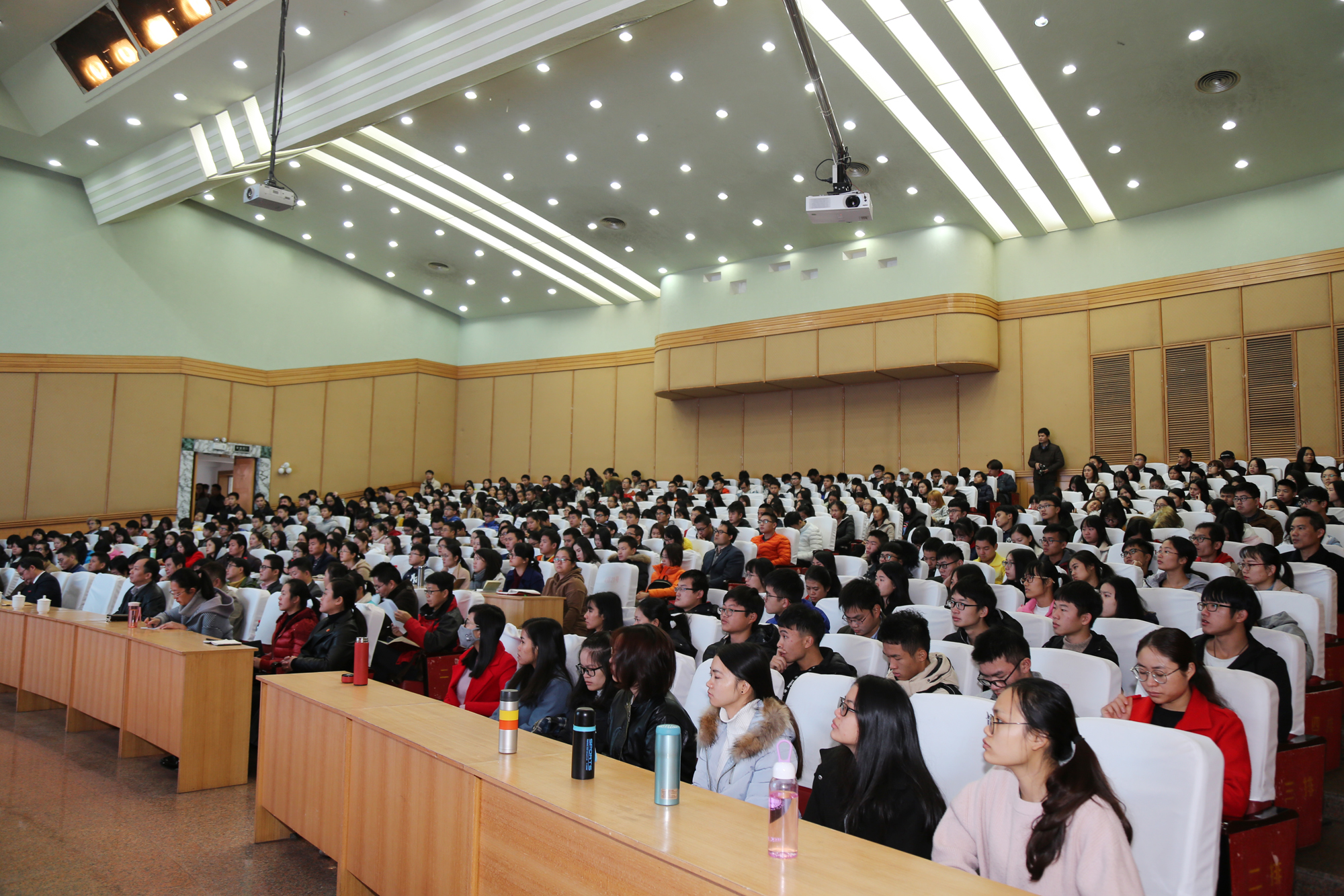 报告会现场9.jpg