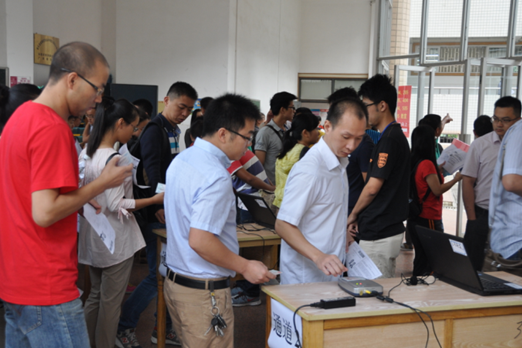 我校考点全部使用第二代身份证进场验证系统