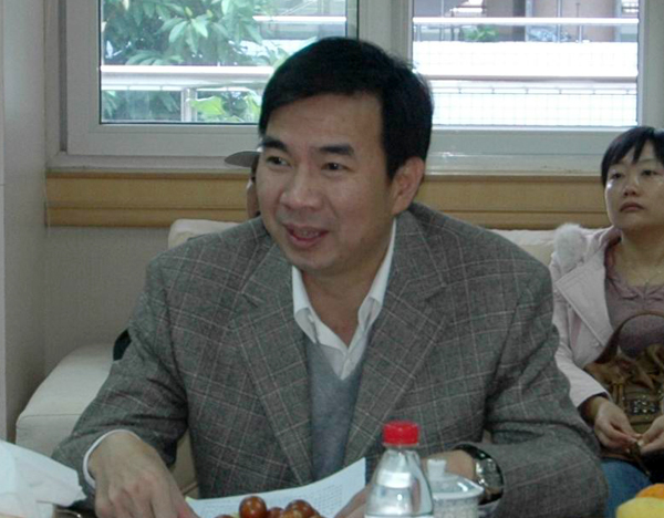 梁宏校长在会上讲话。