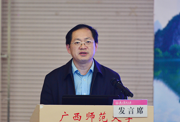 校党委副书记唐仁郭主持会议