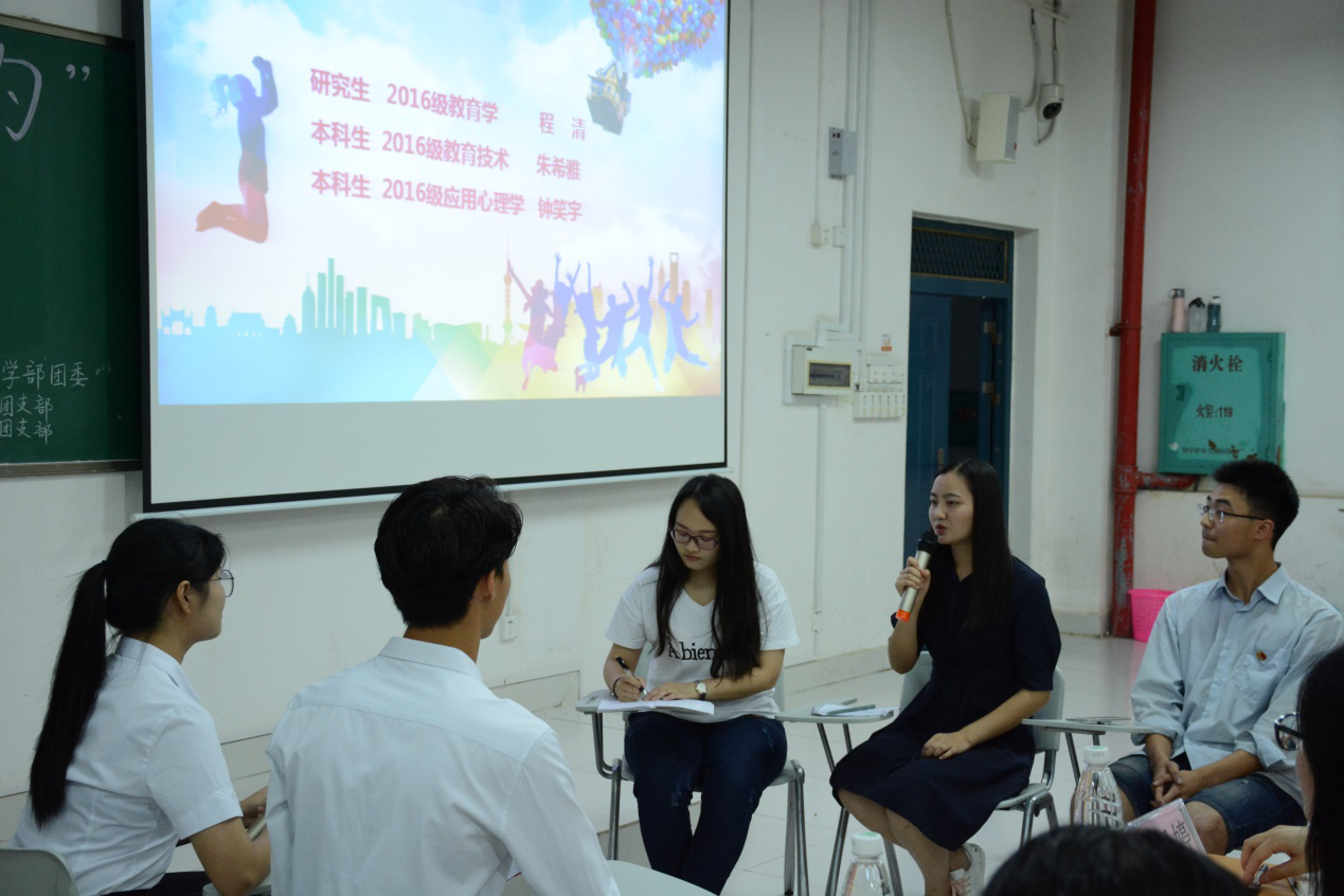 榜样学生现场访谈.png