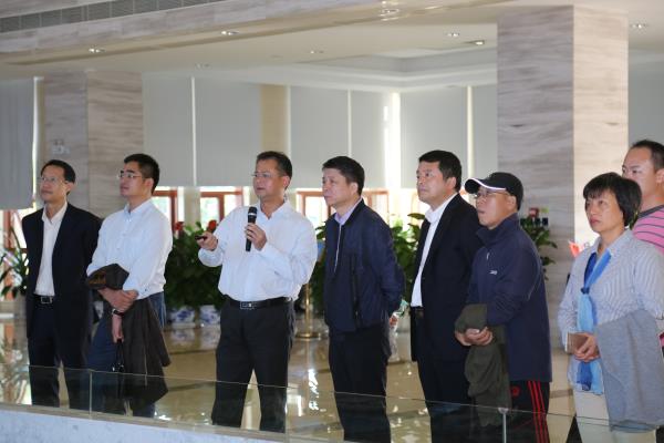 园区林副主任介绍园区开发建设情况1.JPG 园区林副主任介绍园区开发建设情况1.JPG