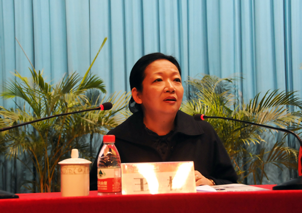 我校党委书记王枬在开班仪式上讲话(宣传部 张婷婷 摄)
