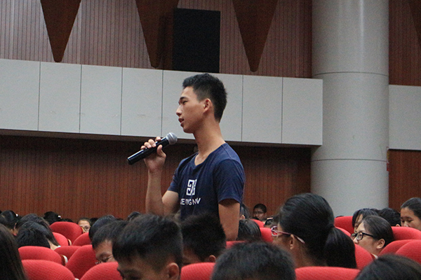 同学们提问