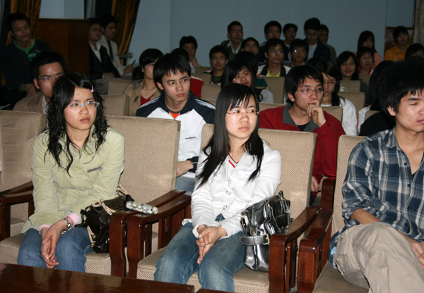 座谈会现场。