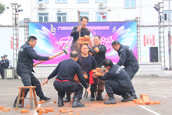 戒毒所干警“耀警徽_展风采”表演