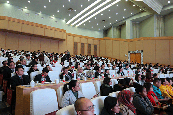 _0000_演讲现场.png _0000_演讲现场.png