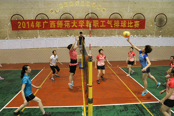 女子组一附中对阵后勤集团决赛现场