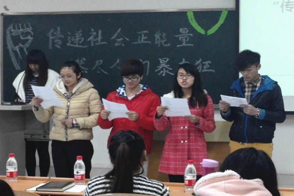 学生用诗歌去感悟青春的力量