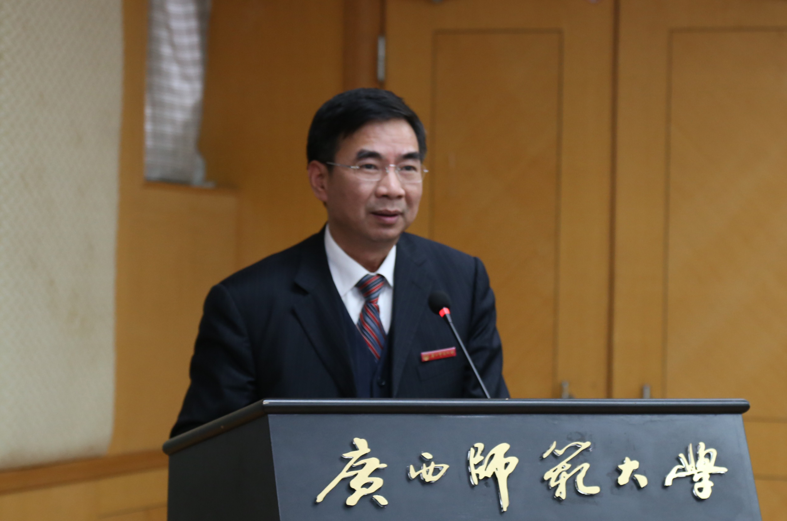 梁宏校长讲话１.jpg