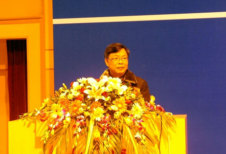 钟瑞添副校长主持论坛开幕式