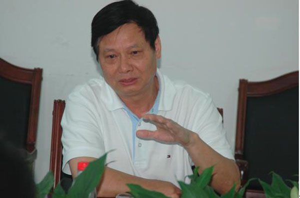 梁启光组长在漓江学院汇报会上讲话。