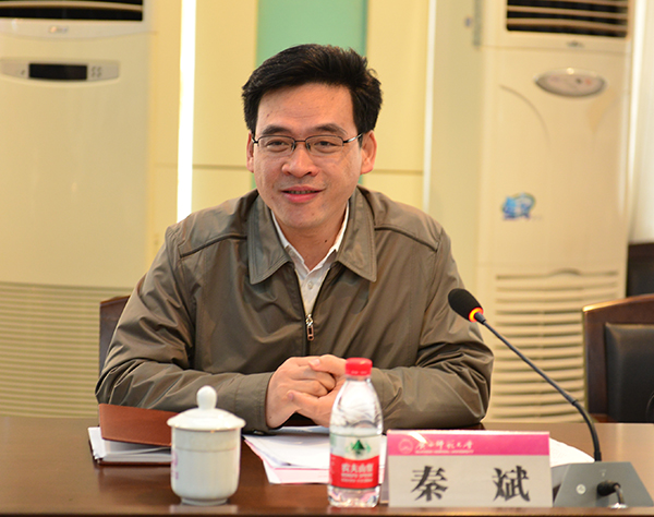 自治区高校工委书记、自治区教育厅党组书记秦斌在座谈会上讲话