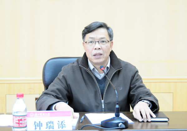 钟瑞添副校长主持交流会。