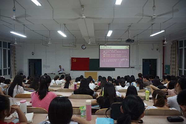 教育科学学院党课现场