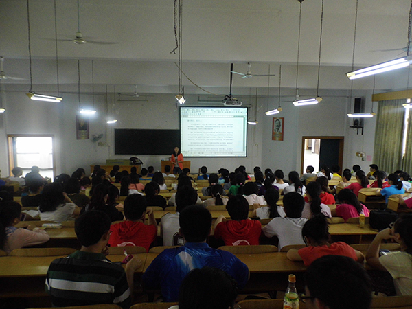 数学科学学院的同学们学习习总书记讲话精神