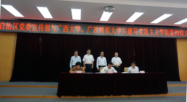 签约仪式现场(本文配图均由宣传部李宇杰拍摄)