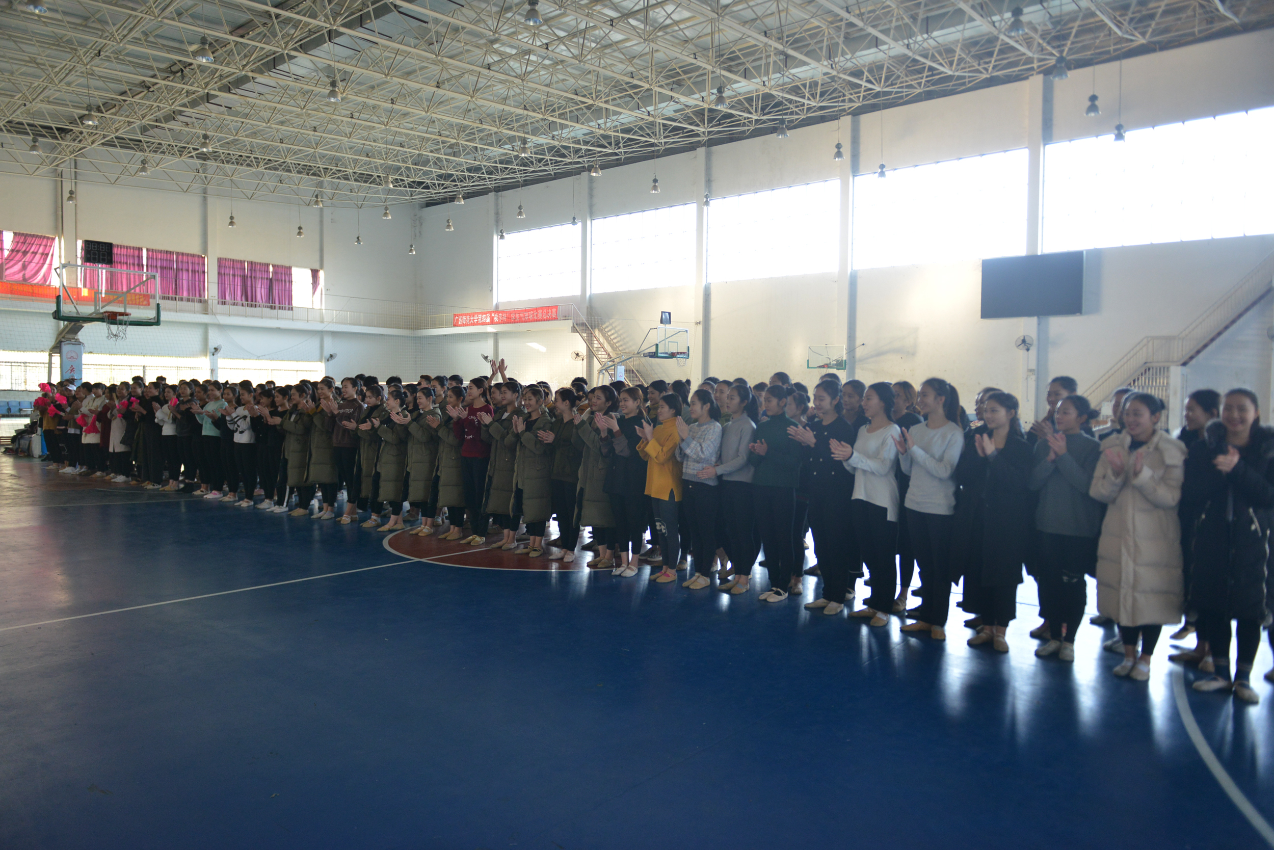 央视春晚桂林分会场组委会到我校慰问参演人员 31.jpg 央视春晚桂林分会场组委会到我校慰问参演人员 31.jpg