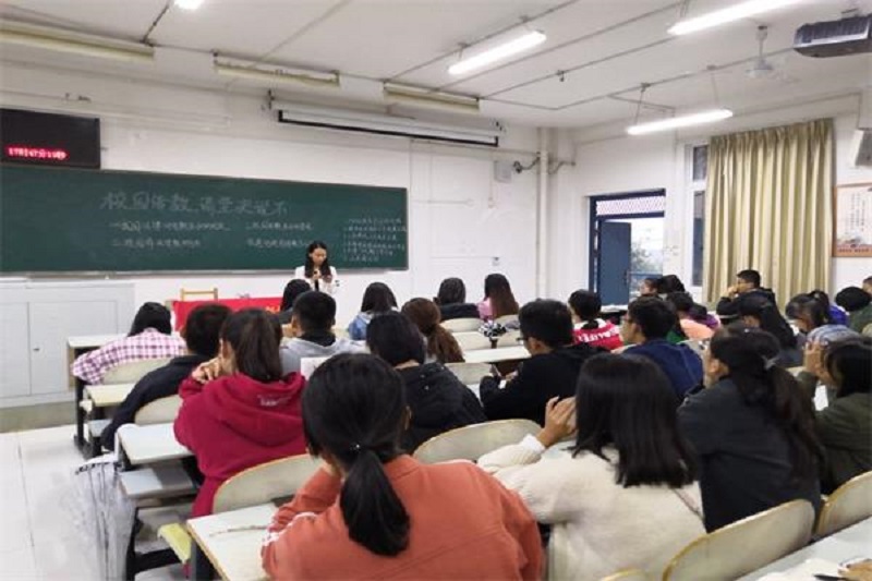 校青年志愿者协会学习会.jpg