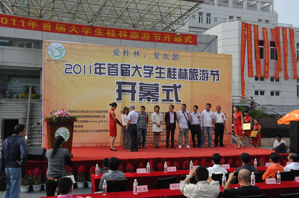 院企合作，学院为有关企业授牌设立实习实践基地