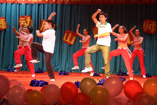 骑马舞成为多个学院再创作的素材