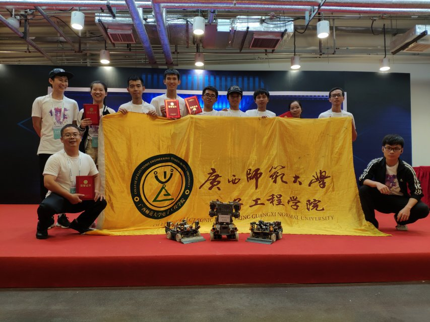 创客空间学员在2018世界机器人大赛中勇夺2项冠军,3项一等奖,1项三等奖.png 创客空间学员在2018世界机器人大赛中勇夺2项冠军,3项一等奖,1项三等奖.png