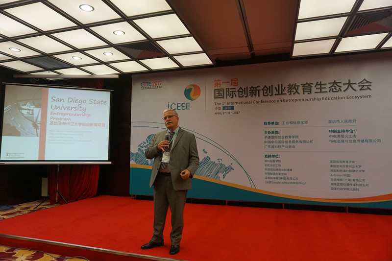 Alex演讲_副本.jpg Alex演讲_副本.jpg