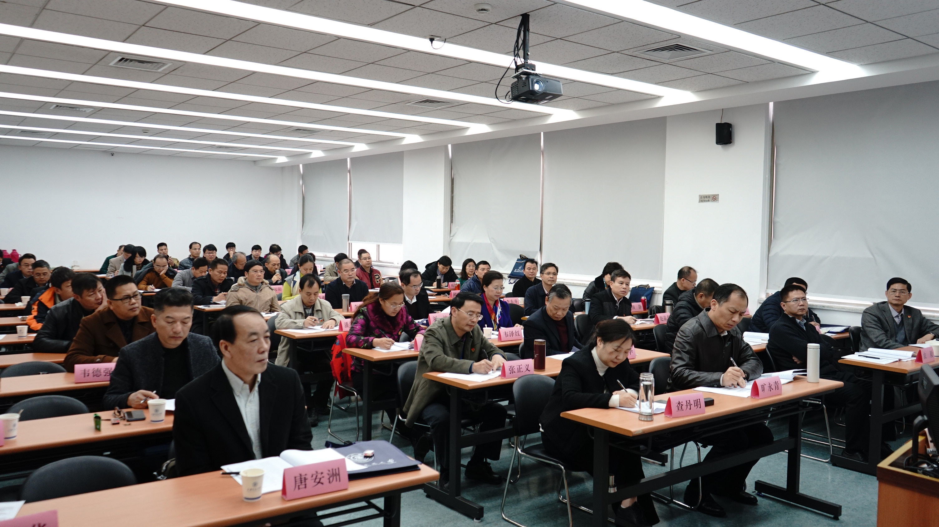 13在上海交通大学 上课现场.jpg