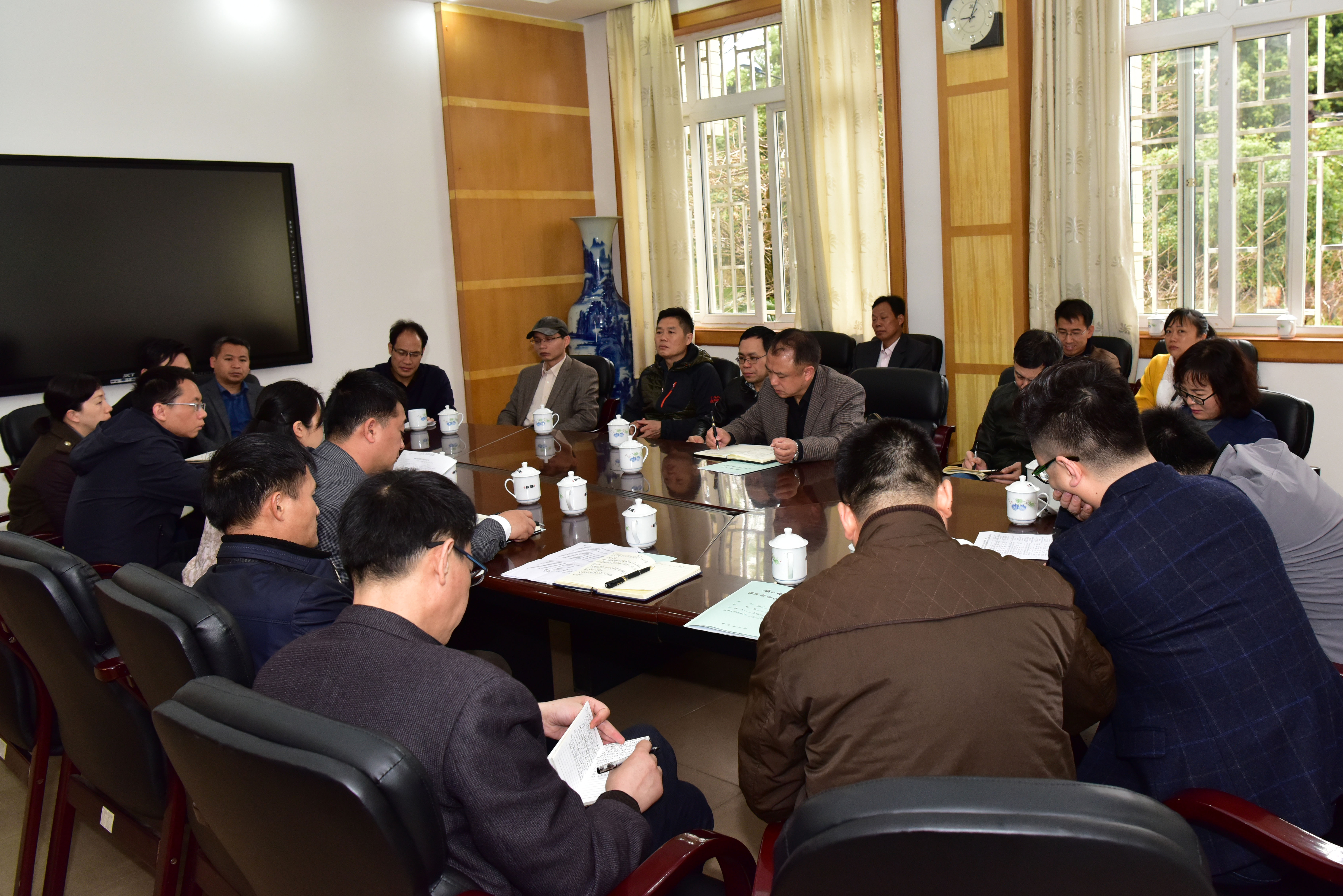 校党委副书记赵铁听学院汇报.JPG 校党委副书记赵铁听学院汇报.JPG