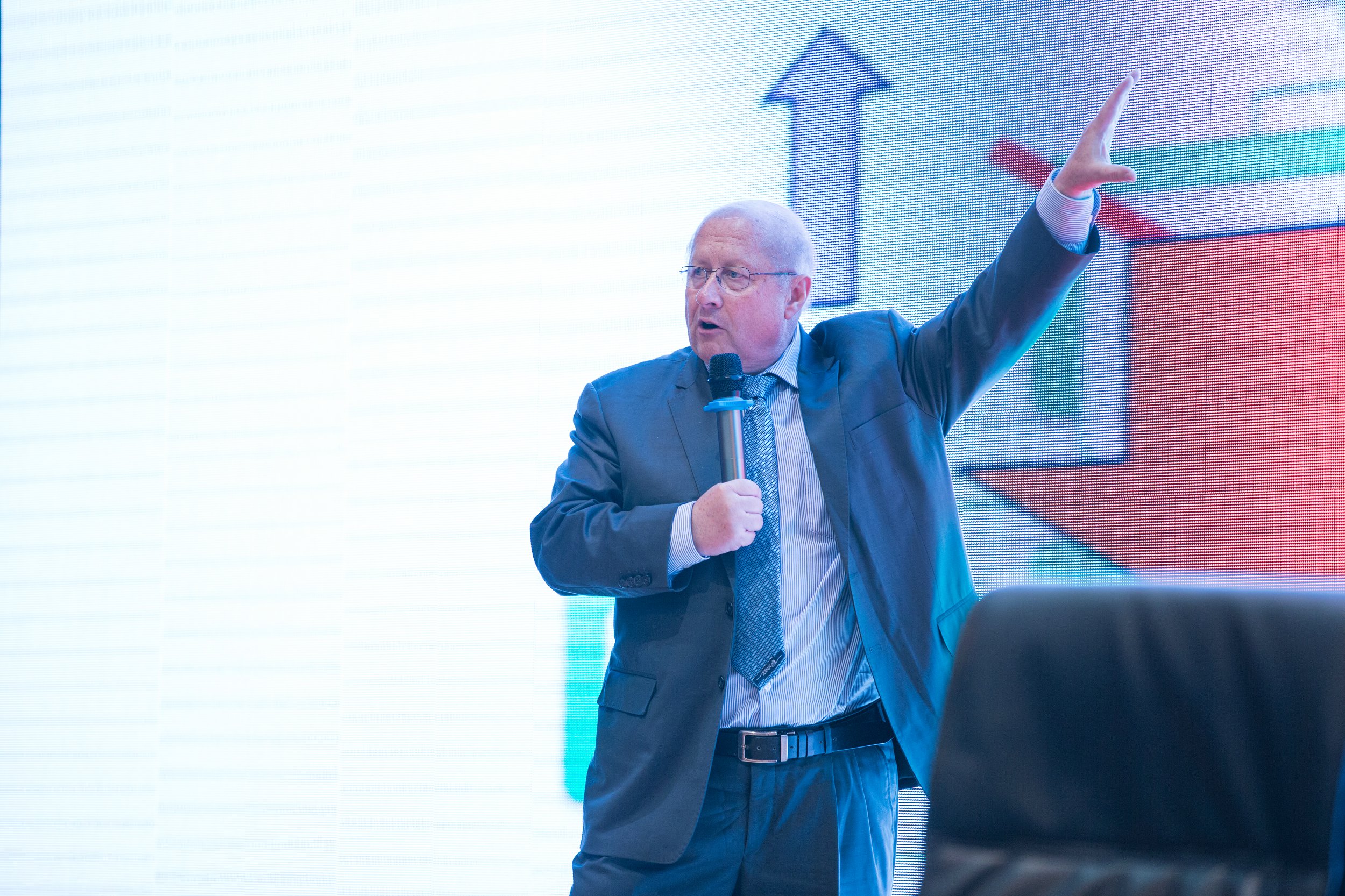 4-3德累斯顿工业大学职业教育教学研究协会主席、国际工程教育学会（IGIP）主席Hanno Hortsch教授1.JPG