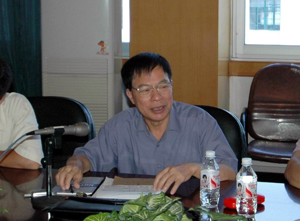 督导组的李善辉同志对我校的先教工作进行点评。