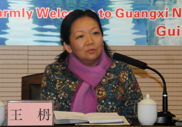 校党委书记王枬在会上讲话。