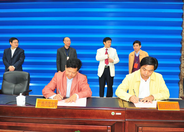 宋德贵老师代表学校与企业签约