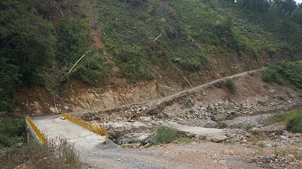 完善中的大花溪公路