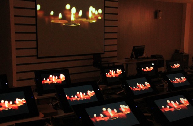 2011级商业插画专业为灾区人民祈福