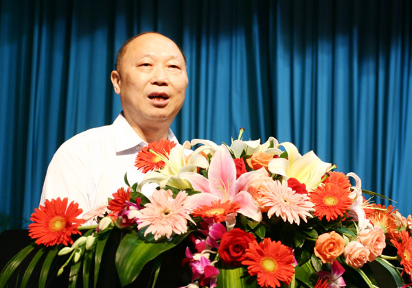 广西大学党委书记阳国亮研究员在开幕式上致辞。