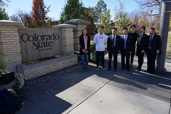 照片_0000_6 探望在科罗拉多州立大学2+2项目学生.jpg