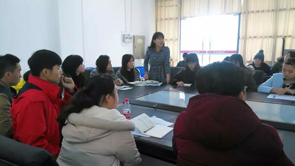 校会雁山分会副主席陈楚楚对学院所提意见做出说明