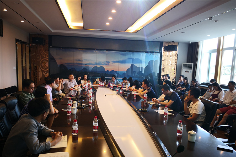 沙龙现场.jpg 沙龙现场.jpg