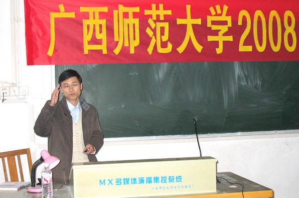 化学化工学院的覃江克老师获理科组一等奖。