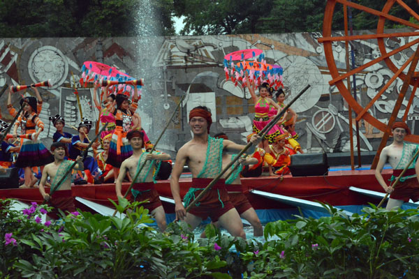 我校参与舞蹈表演的学生完美演出，展现了师大的青春风采