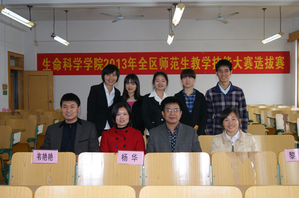 初中组获奖同学和老师合影