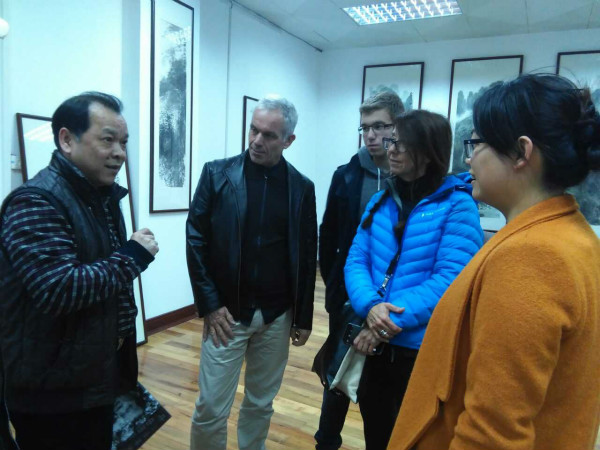 白晓军副校长与克劳斯•海瑟教授                    </div></div>
                                <!--新闻内容结束-->

                                <div class=