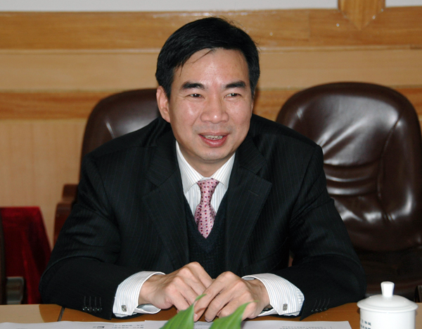 梁宏校长讲话。