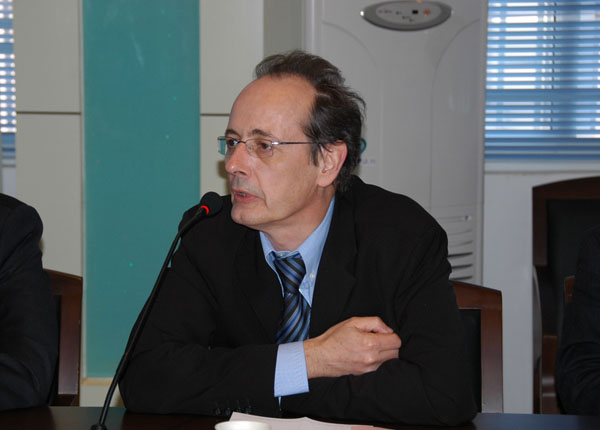 比利时鲁汶工程联合大学副校长Arthur D’Huys介绍该校近年来的发展情况　黄裕光　摄　