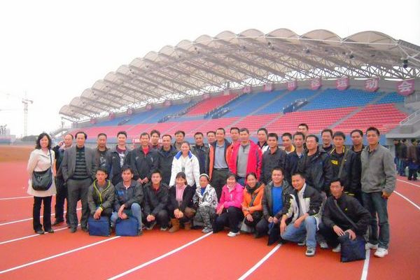 学员实地参观我校体育教学设施建设情况