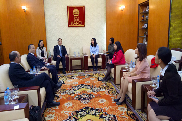 5-与河内大学副校长等代表座谈.jpg 5-与河内大学副校长等代表座谈.jpg